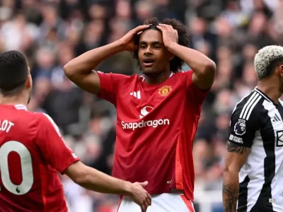 Joshua Zirkzee: Como plotting ambitious January move for Man United star