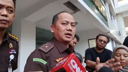 Kepala Pusat Penerangan Hukum (Kapuspenkum) Kejagung, Anang Supriatna saat ditemui di depan Gedung Penkum, Kejagung, Jakarta, Rabu (23/7/2025)