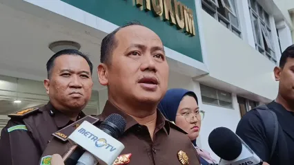 Kepala Pusat Penerangan Hukum (Kapuspenkum) Kejagung, Anang Supriatna saat memberikan keterangan di Gedung Penkum, Kejagung, Jakarta, Senin (28/7/2025). 