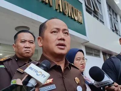 Kepala Pusat Penerangan Hukum (Kapuspenkum) Kejagung, Anang Supriatna saat memberikan keterangan di Gedung Penkum, Kejagung, Jakarta, Senin (28/7/2025). 