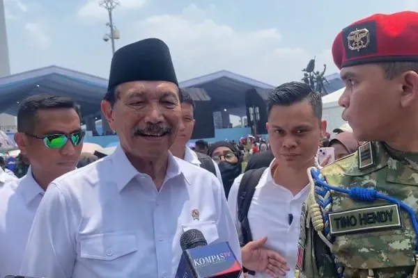 Ketua Dewan Ekonomi Nasional Luhut Binsar Panjaitan saat ditemui usai HUT ke-80 TNI di kawasan Monas, Jakarta Pusat, Minggu (5/10/2025).