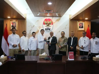 Ketua KPK, Setyo Budiyanto dalam audiensi bersama Garuda Indonesia di Gedung Merah Putih KPK, Jakarta, Rabu (1/10/2025).