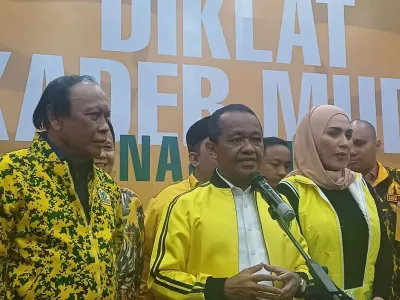 Ketua Umum Partai Golkar, Bahlil Lahadalia saat ditemui di Kantor DPP Partai Golkar, Jakarta Barat, Jumat (3/10/2025).