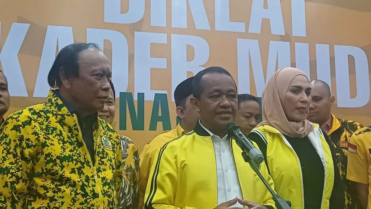 Ketua Umum Partai Golkar, Bahlil Lahadalia saat ditemui di Kantor DPP Partai Golkar, Jakarta Barat, Jumat (3/10/2025).