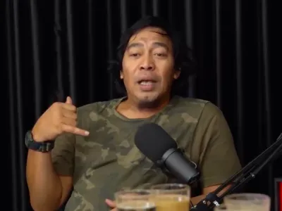Komedian Komeng menjadi tamu kanal YouTube Gofar Hilman.