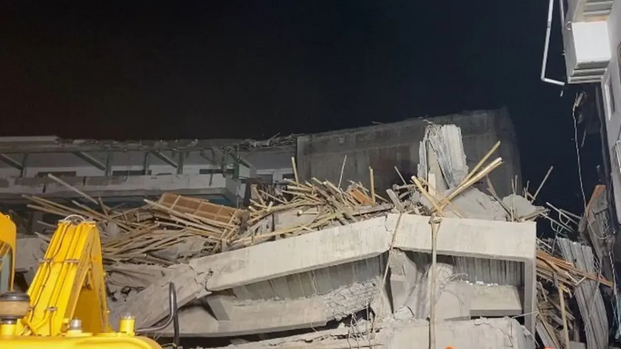 Kondisi Ponpes Al Khoziny, Sidoarjo usai ambruk, Selasa (30/9/2025).