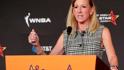 Kritik Pedas Scott Van Pelt terhadap Komisaris WNBA