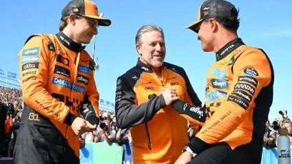 Lando Norris, McLaren, Oscar Piastri, McLaren, Zak Brown, McLaren