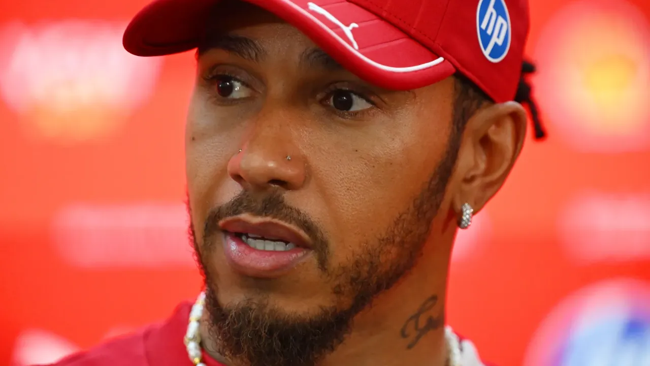 Lewis Hamilton Hadapi Duka dengan Optimisme di Singapore GP