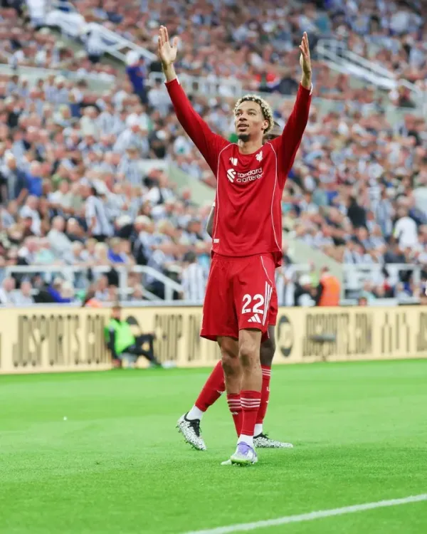 Liverpool Hadapi Chelsea dengan Kekhawatiran Cedera dan Harapan Hugo Ekitike (1)