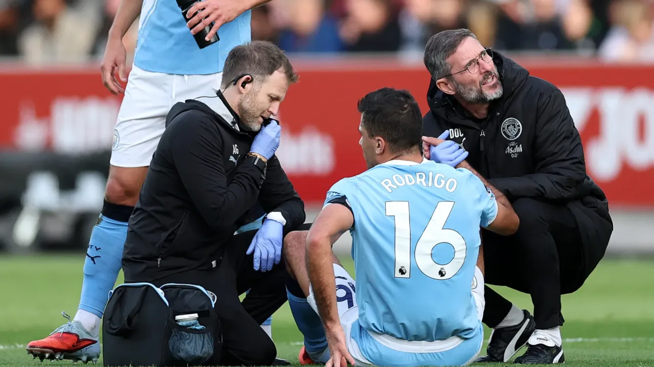 Manchester City blow as key midfielder injured at Brentford