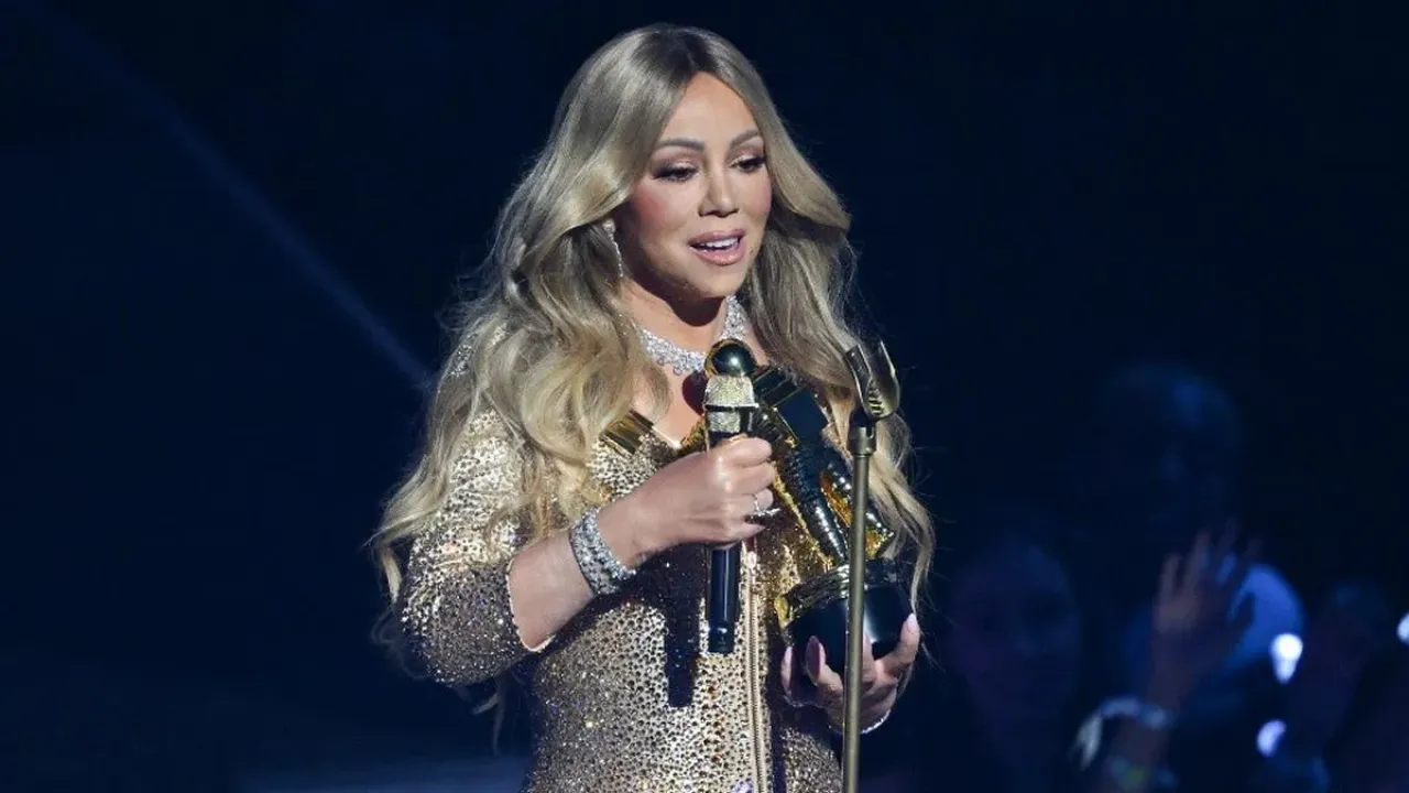 Mariah Carey tampil di MTV VMA 2025 di UBS Arena, New York, Amerika Serikat, pada Minggu (7/9/2025). 