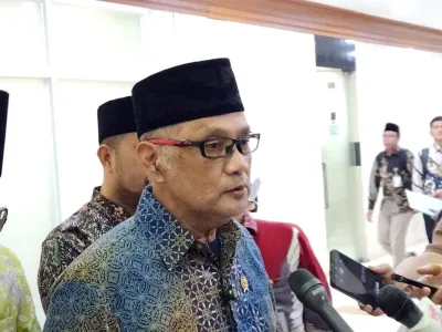 Menteri Haji dan Umrah, Mochamad Irfan Yusuf di Kompleks Parlemen, Jakarta, Selasa (30/9/2025).