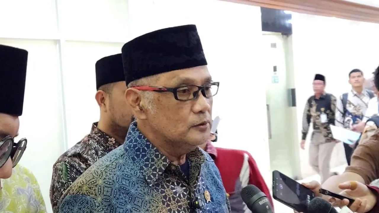 Menteri Haji dan Umrah, Mochamad Irfan Yusuf di Kompleks Parlemen, Jakarta, Selasa (30/9/2025).