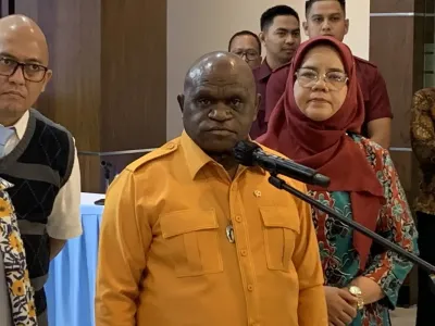 Menteri Hak Asasi Manusia (HAM) Natalius Pigai dalam konferensi pers di Kantor Kementerian HAM, Rasuna Said, Jakarta Selatan, Kamis (10/7/2025).