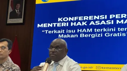 Menteri Hak Asasi Manusia (HAM) Natalius Pigai dalam konferensi pers di kantornya, Jakarta, Rabu (1/10/2025).