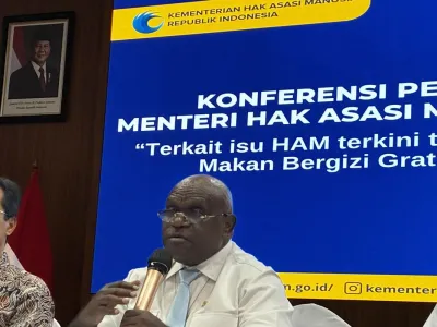 Menteri Hak Asasi Manusia (HAM) Natalius Pigai dalam konferensi pers di kantornya, Jakarta, Rabu (1/10/2025).
