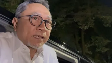 Menteri Koordinator Bidang Pangan Zulkifli Hasan di sekitar Rumah Kertanegara, Jakarta, Minggu (28/9/2025) malam.