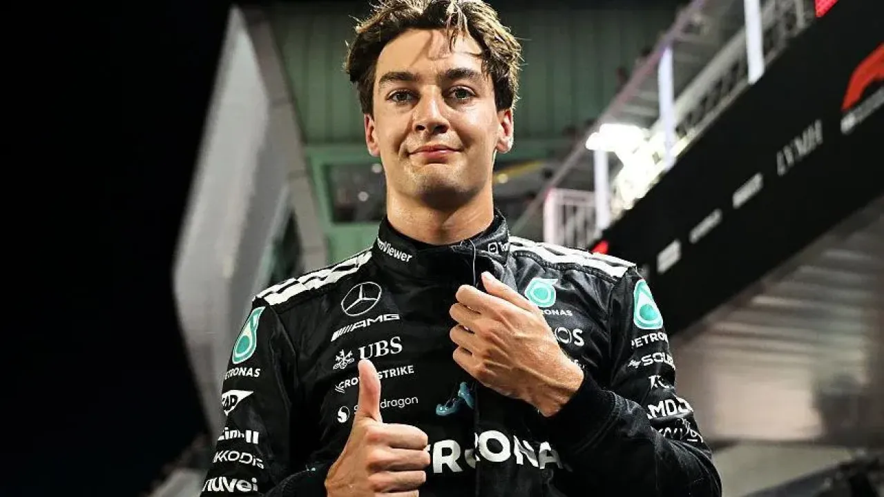 Mercedes&#39; George Russell gives the thumbs-up signal after taking pole position for the Singapore Grand Prix