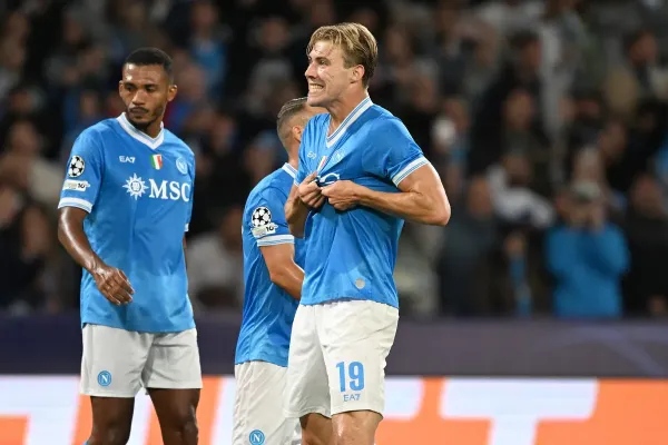 Napoli Raih Kemenangan Perdana di Liga Champions Musim Ini (1)