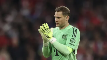 Neuer pulls level with ex-Bayern teammate M&#xfc;ller for record of most Bundesliga wins