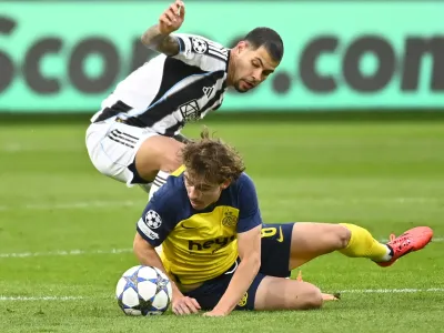 Newcastle take early lead; Qarabag ahead against Copenhagen