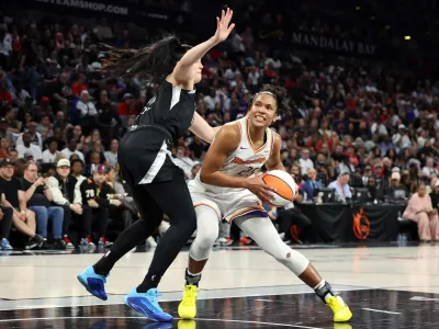 <p>Megan Gustafson defends Alyssa Thomas.</p><br>