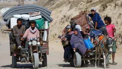Palestinians evacuating northern Gaza following IDF orders, October 3, 2025 (photo credit: REUTERS)