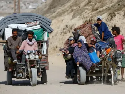 Palestinians evacuating northern Gaza following IDF orders, October 3, 2025 (photo credit: REUTERS)