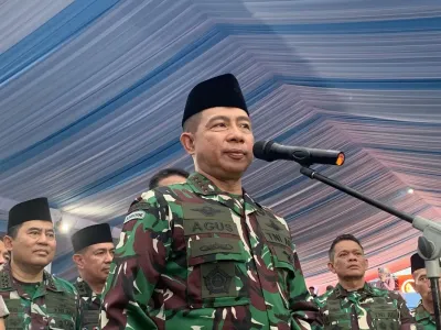 Panglima TNI Jenderal Agus Subiyanto saat ditemui usai doa bersama di Monas, Jakarta Pusat, Sabtu (4/10/2025).