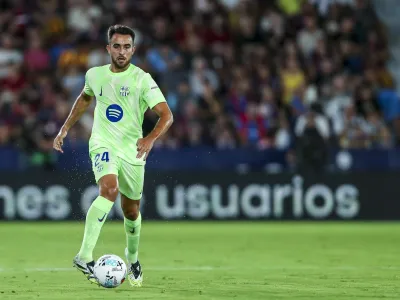 Paris Saint-Germain interested in bargain deal for Barcelona man