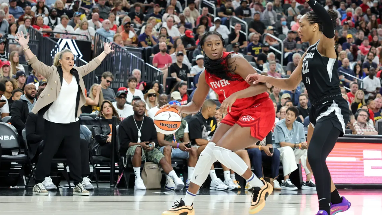 Pelatih Becky Hammon Dapat Teknik Foul Saat Game 5 WNBA