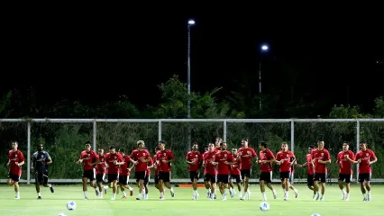 Pelatih Timnas Indonesia, Patrick Kluivert, memberikan penjelasan mengenai kondisi Maarten Paes dan Sandy Walsh yang sempat diragukan tampil.