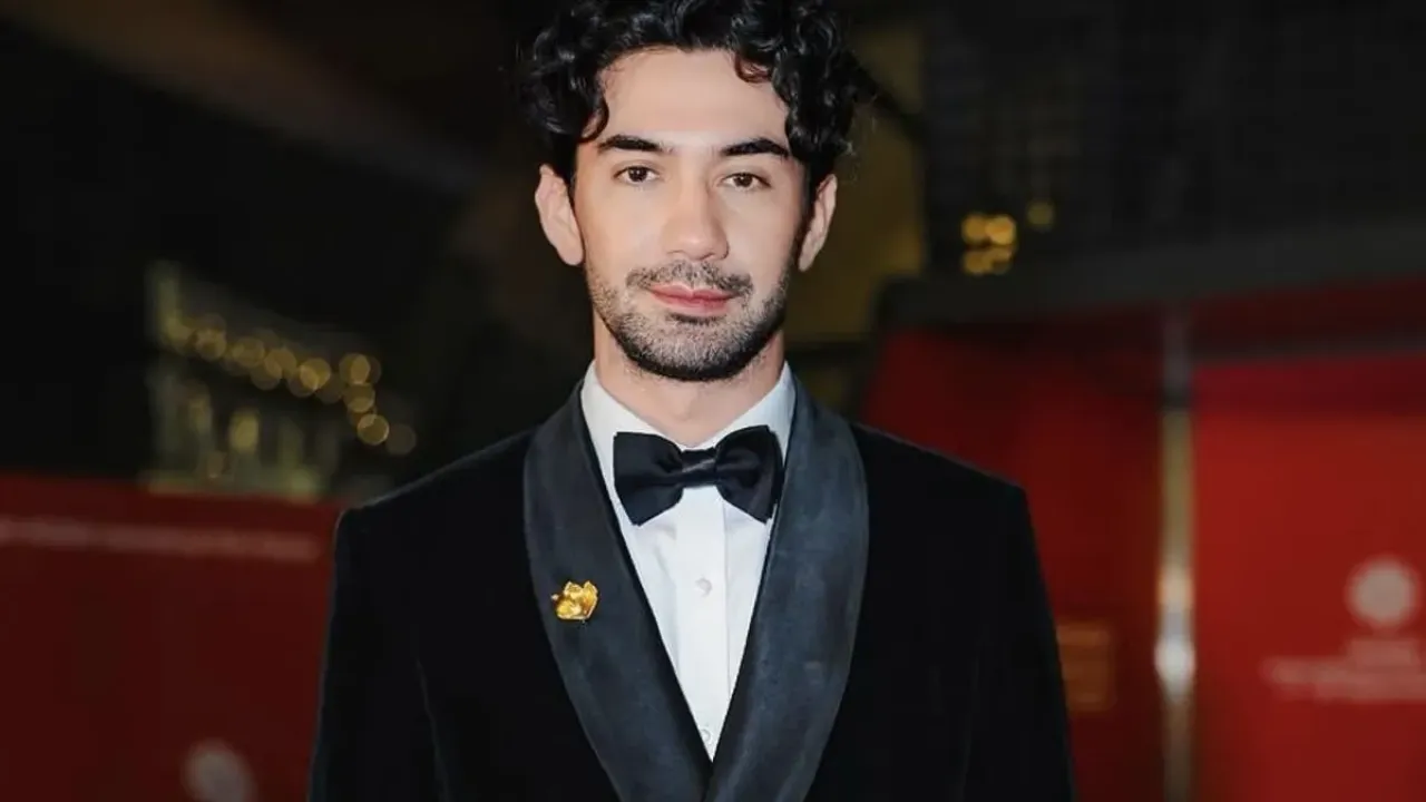 Penampilan aktor Reza Rahadian di Busan International Film Festival (BIFF) 2025 yang digelar di Haeundae-gu, Busan, Korea Selatan.