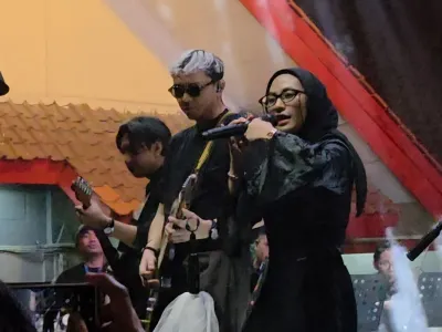 Penampilan Feby Putri bersama Iga Massardi di Synchronize Fest 2025, Minggu (5/10/2025)