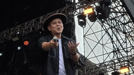 Penampilan grup musik Padi Reborn di Synchronize Fest 2025, Minggu (5/10/2025)
