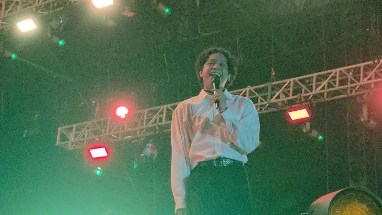 Penampilan Hindia di Synchronize Fest 2025