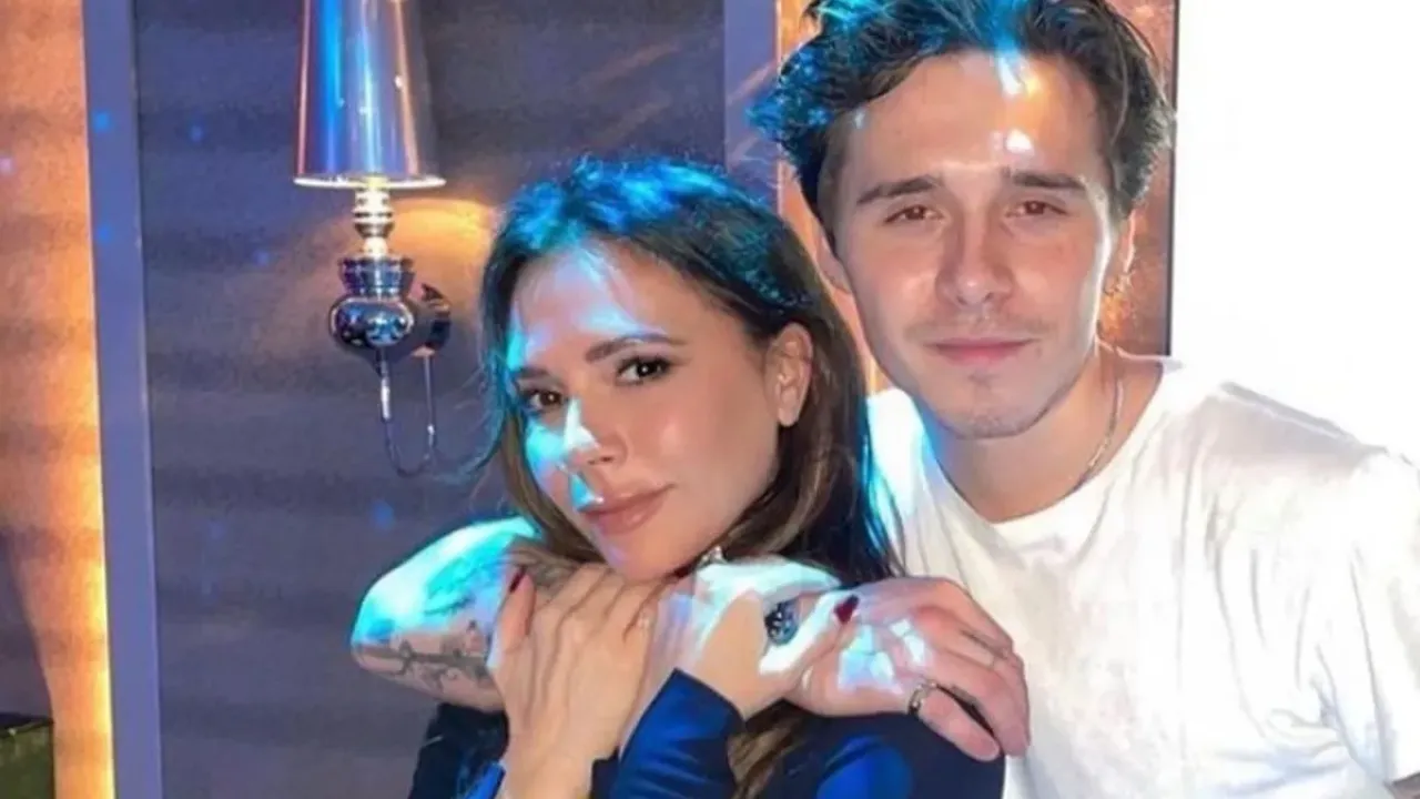 Potret Victoria Beckham dan Brooklyn Beckham di Instagram.