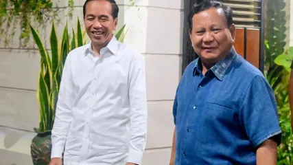 Presiden ke-7 Joko Widodo (Jokowi) dan Presiden Prabowo Subianto di Solo, Jawa Tengah, Senin (4/11/2024). 
