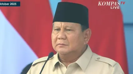 Presiden Prabowo Subianto menjadi inspektur upacara dalam peringatan HUT ke-80 TNI di lapangan Monumen Nasional (Monas), Jakarta, Minggu (5/10/2025).