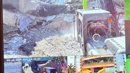 Proses evakuasi pengangkatan puing runtuhan Ponpes Al Khoziny Sidoarjo, Jumat (3/10/2025)