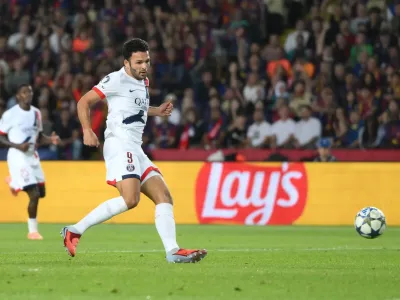PSG forward sends message of intent to Barcelona after narrow win &#x002013; &#x002018;If you&#x002019;re the best, you have to prove it&#x002019;