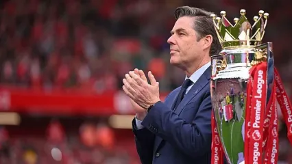 Richard Masters with 2024-25 Premier League trophy