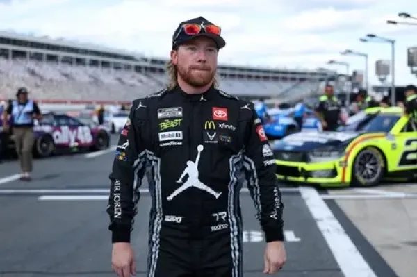 Ross Chastain Hubungkan Perjuangan di NASCAR Playoff (1)