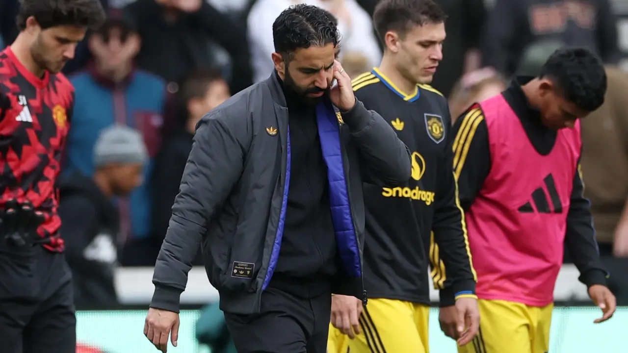 Ruben Amorim defends tactical approach amid Wayne Rooney&#x002019;s criticism