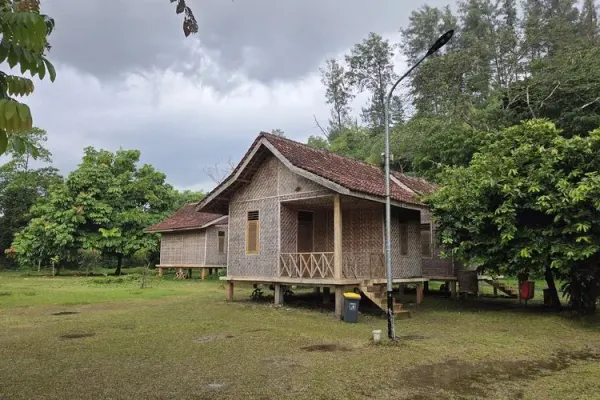 Rumah-rumah adat yang masih berdiri kokoh di Studio Alam TVRI