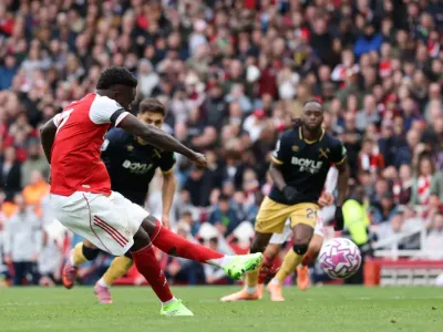 Saka Rayakan 200 Pertandingan Premier League dengan Gol Penting (2)