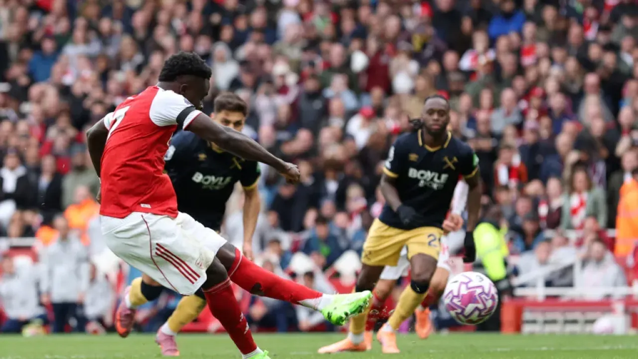 Saka Rayakan 200 Pertandingan Premier League dengan Gol Penting (2)