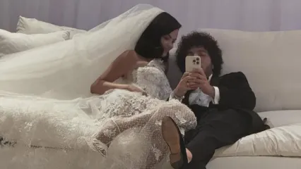 Selena Gomez menikah dengan Benny Blanco di Santa Barbara, California, Amerika Serikat, pada Sabtu (27/9/2025).