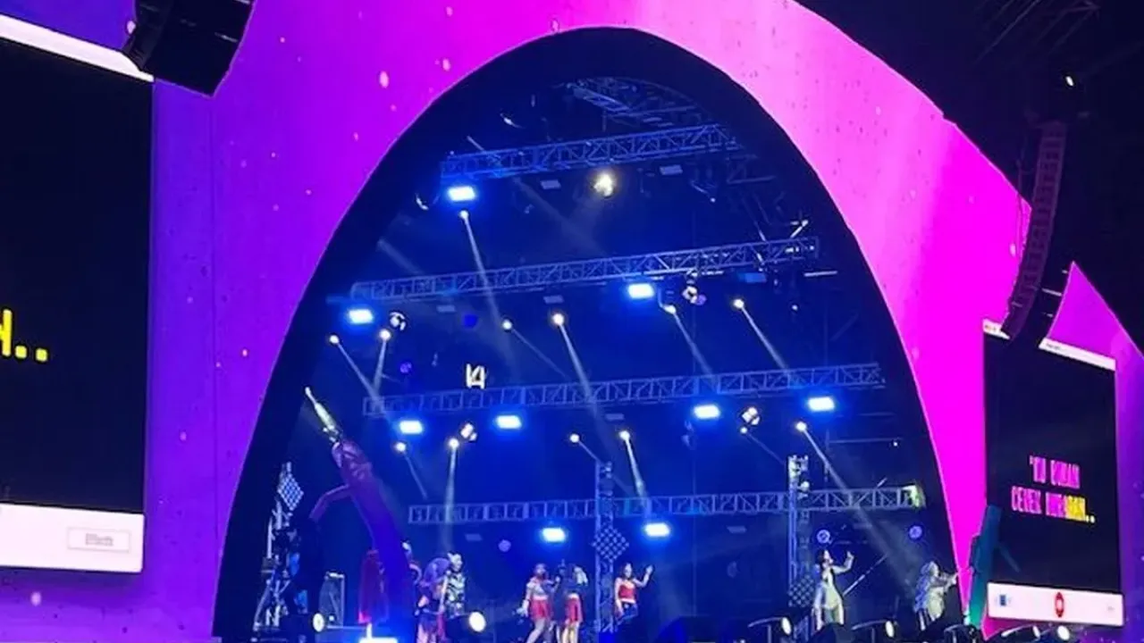 Sinta dan Jojo saat tampil di Synchronize Fest 2025 yang digelar di Gambir Expo, Kemayoran, Jakarta Pusat, Minggu (5/10/2025).